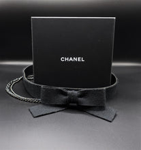 Carica l&#39;immagine nel visualizzatore di Gallery, Chanel Ribbon &amp; Chain Belt
