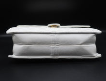 Charger l&#39;image dans la galerie, Chanel White Flap Bag 25 CM
