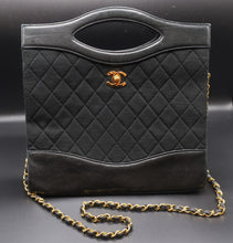 Carica l&#39;immagine nel visualizzatore di Gallery, Chanel Handbag
