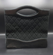 Carica l&#39;immagine nel visualizzatore di Gallery, Chanel Handbag
