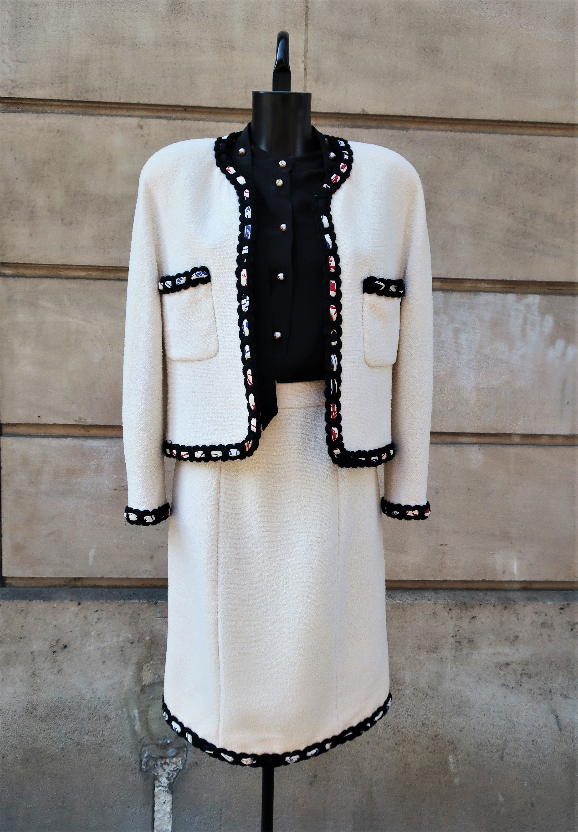 ココビーチ 25S◆送料込♪【CHANEL】jacket シルクタフタ white Jacket - Glittered cotton tweed, white — Fashion | CHANEL شانيل