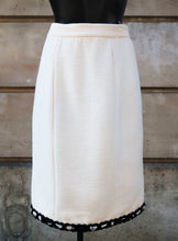 Charger l&#39;image dans la galerie, Chanel White Tweed Skirt
