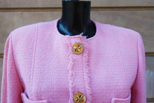 Charger l&#39;image dans la galerie, Chanel Pink Tweed Suit
