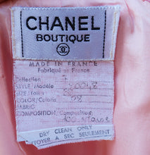 Carica l&#39;immagine nel visualizzatore di Gallery, Chanel Pink Tweed Suit
