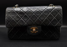 Carica l&#39;immagine nel visualizzatore di Gallery, Chanel Double Flap Timeless Bag 23 CM

