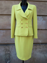 Carica l&#39;immagine nel visualizzatore di Gallery, Chanel Lime Wool Suit
