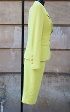 Charger l&#39;image dans la galerie, Chanel Lime Wool Suit
