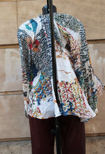 Cargar imagen en el visor de la galería, Gucci Print Silk Shirt
