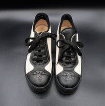 Charger l&#39;image dans la galerie, Chanel Black &amp; White Sneakers
