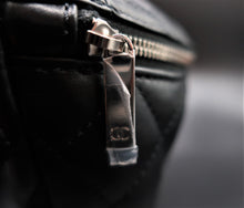 Carica l&#39;immagine nel visualizzatore di Gallery, Chanel Uniform Black Quilted Waist Bag
