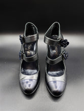 Carica l&#39;immagine nel visualizzatore di Gallery, Chanel Camellia Leather Shoes
