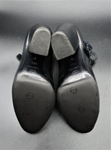Cargar imagen en el visor de la galería, Chanel Camellia Leather Shoes
