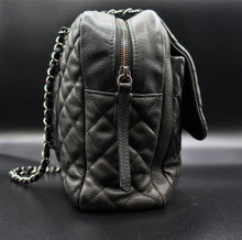 Carica l&#39;immagine nel visualizzatore di Gallery, 4.	Chanel Black Quilted Leather Bag
