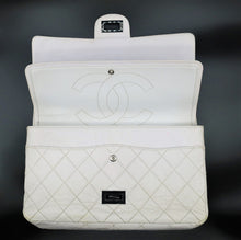 Charger l&#39;image dans la galerie, 5.	Chanel 2.55 White Bag
