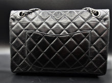Carica l&#39;immagine nel visualizzatore di Gallery, Chanel 2.55 Black Timeless Bag 28 cm
