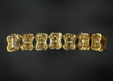 Cargar imagen en el visor de la galería, Chanel Gold Belt
