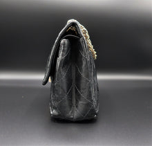 Cargar imagen en el visor de la galería, Chanel 2.55 Black Leather Bag
