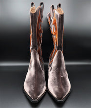 Charger l&#39;image dans la galerie, Vintage Suede Cowboy Boots
