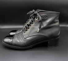 Cargar imagen en el visor de la galería, Chanel Black Ankle Boots
