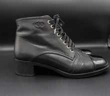 Cargar imagen en el visor de la galería, Chanel Black Ankle Boots
