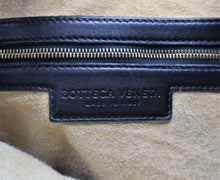 Carica l&#39;immagine nel visualizzatore di Gallery, Bottega Veneta Shoulder Bag
