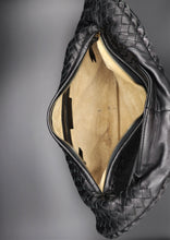 Carica l&#39;immagine nel visualizzatore di Gallery, Bottega Veneta Shoulder Bag

