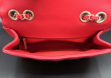 Charger l&#39;image dans la galerie, Chanel Fuchsia Flap Bag
