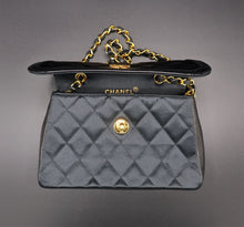 Carica l&#39;immagine nel visualizzatore di Gallery, Chanel Satin &amp; Leather Mini Bag
