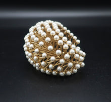 Cargar imagen en el visor de la galería, Christian Dior Couture Pearl Bracelet
