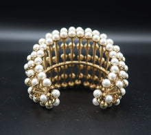 Cargar imagen en el visor de la galería, Christian Dior Couture Pearl Bracelet
