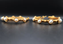 Cargar imagen en el visor de la galería, Sylvia Toledano Petite Candies Hoop Pearl Earrings
