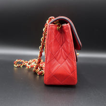 Charger l&#39;image dans la galerie, Chanel Mini Red Flap Bag
