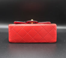 Charger l&#39;image dans la galerie, Chanel Mini Red Flap Bag
