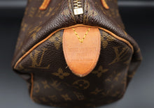 Cargar imagen en el visor de la galería, Louis Vuitton Monogram Speedy Bag
