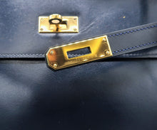 Cargar imagen en el visor de la galería, Hermès Navy Kelly Bag 32
