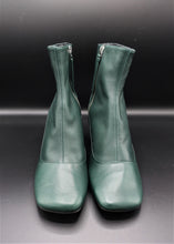Cargar imagen en el visor de la galería, Loewe Leather Ankle Boots
