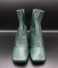 Carica l&#39;immagine nel visualizzatore di Gallery, Loewe Leather Ankle Boots
