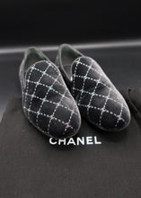 Cargar imagen en el visor de la galería, Chanel CC Loafer Flats
