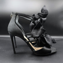 Cargar imagen en el visor de la galería, Christian Dior Black Lace &amp; Satin Ruffled Shoes
