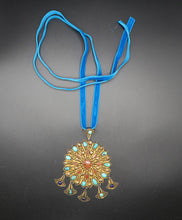 Cargar imagen en el visor de la galería, Vintage Pendant Necklace
