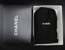 Charger l&#39;image dans la galerie, Chanel quilted black timeless 25 CM
