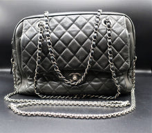 Charger l&#39;image dans la galerie, 4.	Chanel Black Quilted Leather Bag
