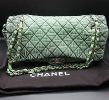 Charger l&#39;image dans la galerie, Chanel Denim Flap Bag
