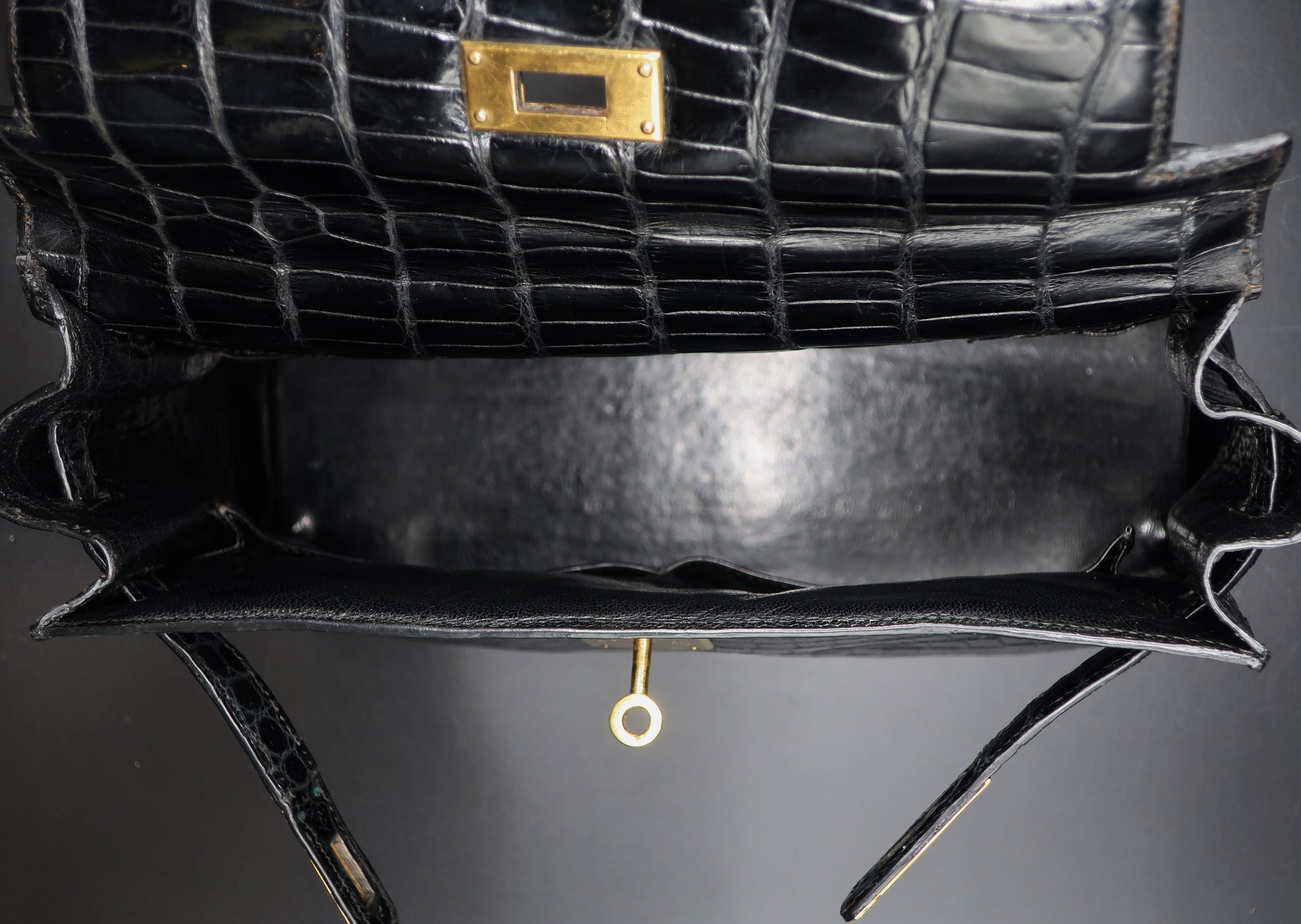 Hermès Vintage Shiny Crocodile Kelly 35 - Neutrals Handle Bags, Handbags -  HER288540