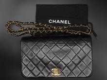 Cargar imagen en el visor de la galería, Chanel Vintage  Single Flap Quilted Bag
