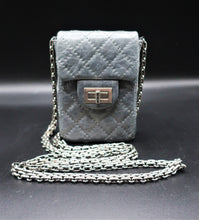 Charger l&#39;image dans la galerie, Chanel 2.55 Collector Bag 2005 Edition
