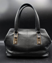 Cargar imagen en el visor de la galería, Chanel Black Leather Handbag
