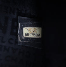 Cargar imagen en el visor de la galería, Chanel Black Leather Handbag
