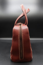 Cargar imagen en el visor de la galería, Chanel Quilted Handbag
