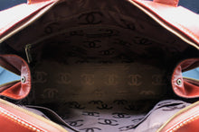 Cargar imagen en el visor de la galería, Chanel Quilted Handbag
